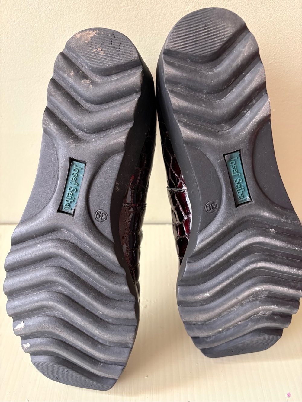 Josef Seibel Burgundy Croc-Embossed Slip-On wedge Sz 39 - Picture 4 of 9
